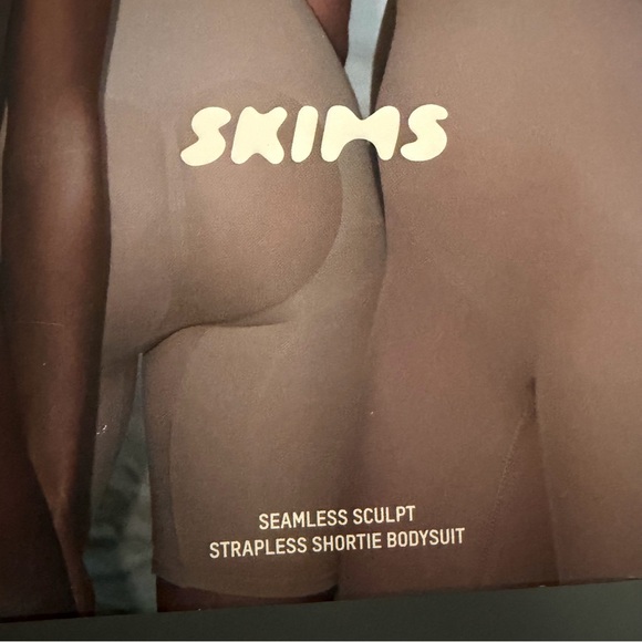 Skims Seamless Sculpt Strapless Shortie Bodysuit Shapewear XL Clay New in Box - Picture 7 of 8